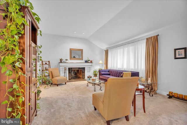 114 WEATHER VANE DR, Cherry Hill, NJ 08002