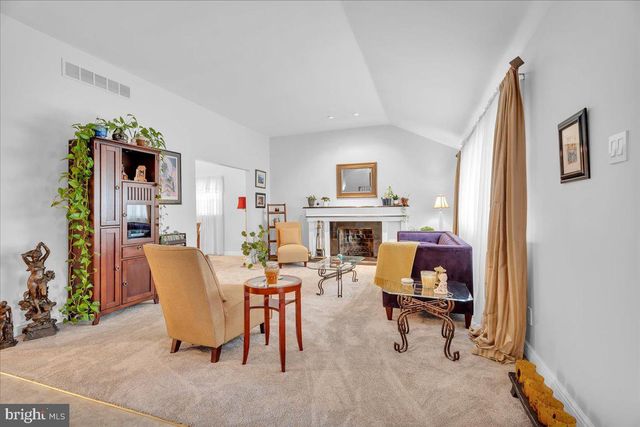 114 WEATHER VANE DR, Cherry Hill, NJ 08002