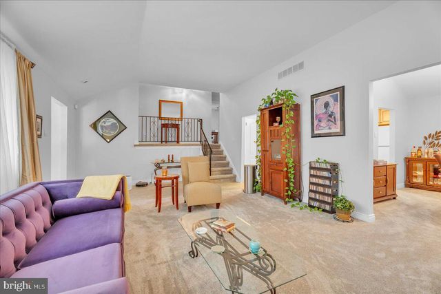 114 WEATHER VANE DR, Cherry Hill, NJ 08002