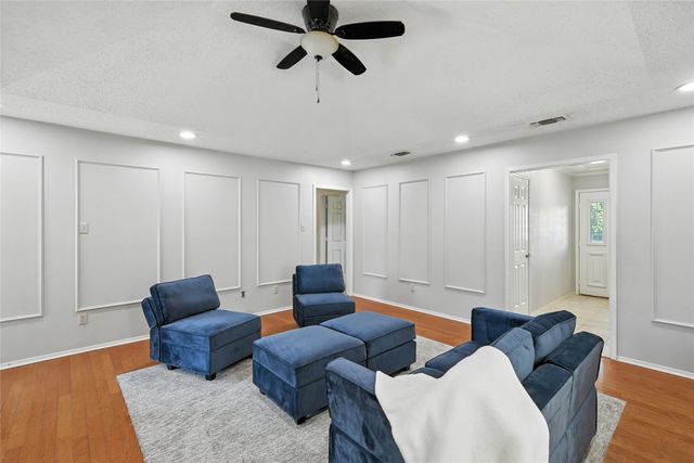 901 Spring Oak Court, Euless, TX 76039