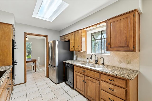 901 Spring Oak Court, Euless, TX 76039