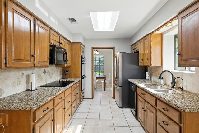 901 Spring Oak Court, Euless, TX 76039