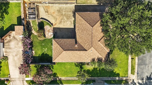 901 Spring Oak Court, Euless, TX 76039