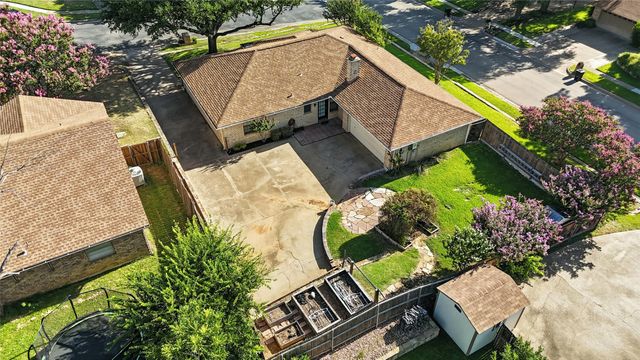 901 Spring Oak Court, Euless, TX 76039