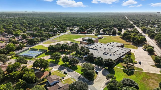 901 Spring Oak Court, Euless, TX 76039