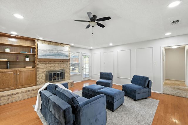 901 Spring Oak Court, Euless, TX 76039