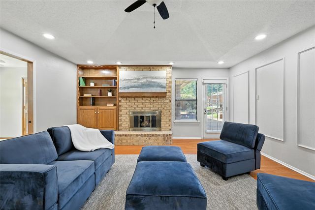901 Spring Oak Court, Euless, TX 76039