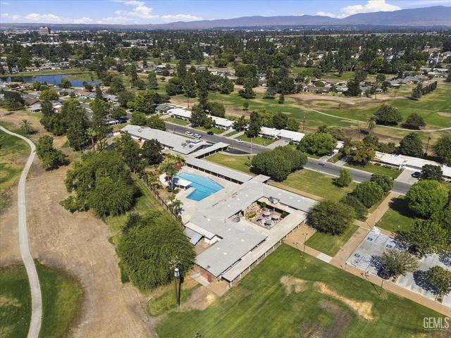 521 Oak Fair Way, Bakersfield, CA 93309