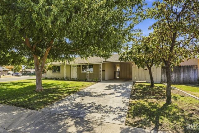 521 Oak Fair Way, Bakersfield, CA 93309