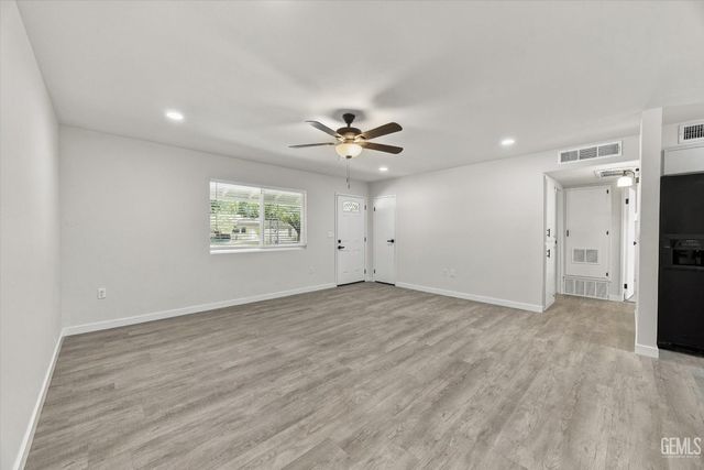 521 Oak Fair Way, Bakersfield, CA 93309