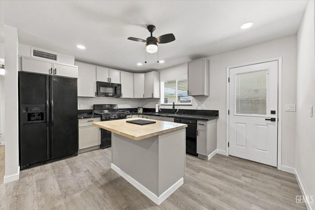 521 Oak Fair Way, Bakersfield, CA 93309
