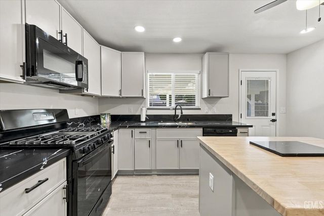 521 Oak Fair Way, Bakersfield, CA 93309