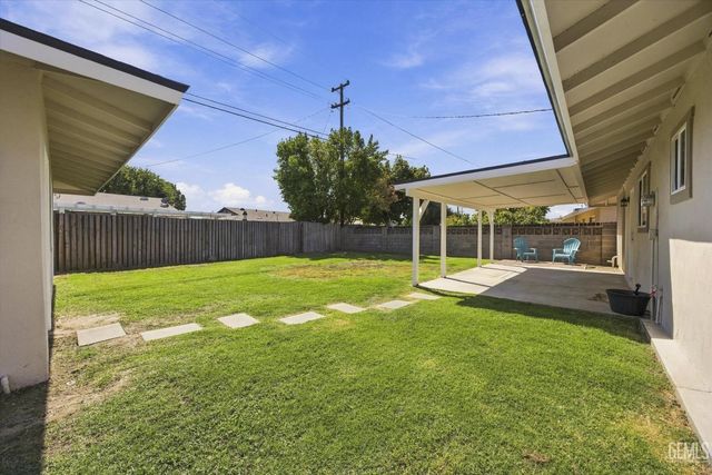 521 Oak Fair Way, Bakersfield, CA 93309