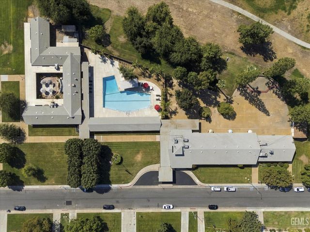 521 Oak Fair Way, Bakersfield, CA 93309