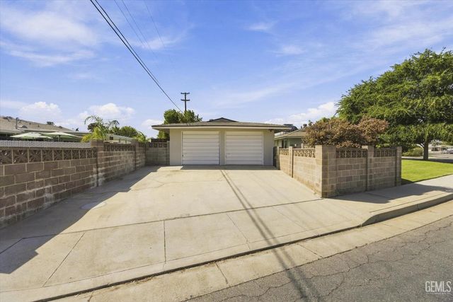 521 Oak Fair Way, Bakersfield, CA 93309