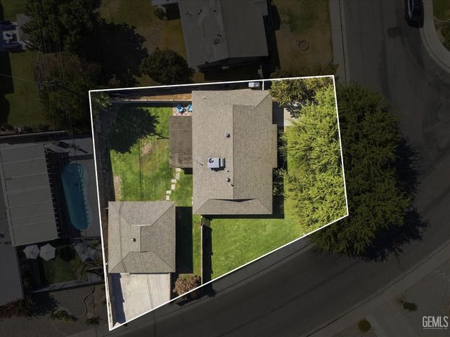 521 Oak Fair Way, Bakersfield, CA 93309
