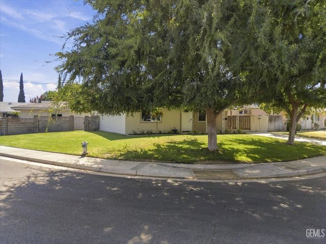 521 Oak Fair Way, Bakersfield, CA 93309