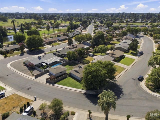 521 Oak Fair Way, Bakersfield, CA 93309