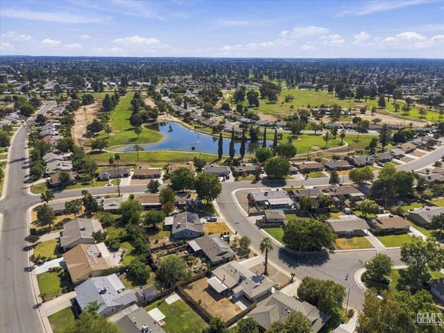 521 Oak Fair Way, Bakersfield, CA 93309