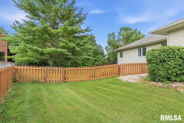 2601 Meadow Pointe Drive, Springfield, IL 62702