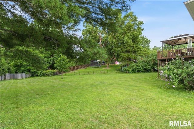 2601 Meadow Pointe Drive, Springfield, IL 62702