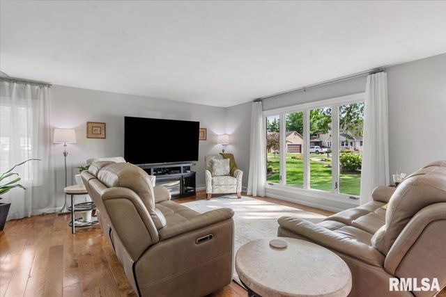 2601 Meadow Pointe Drive, Springfield, IL 62702