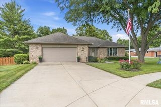 2601 Meadow Pointe Drive, Springfield, IL 62702