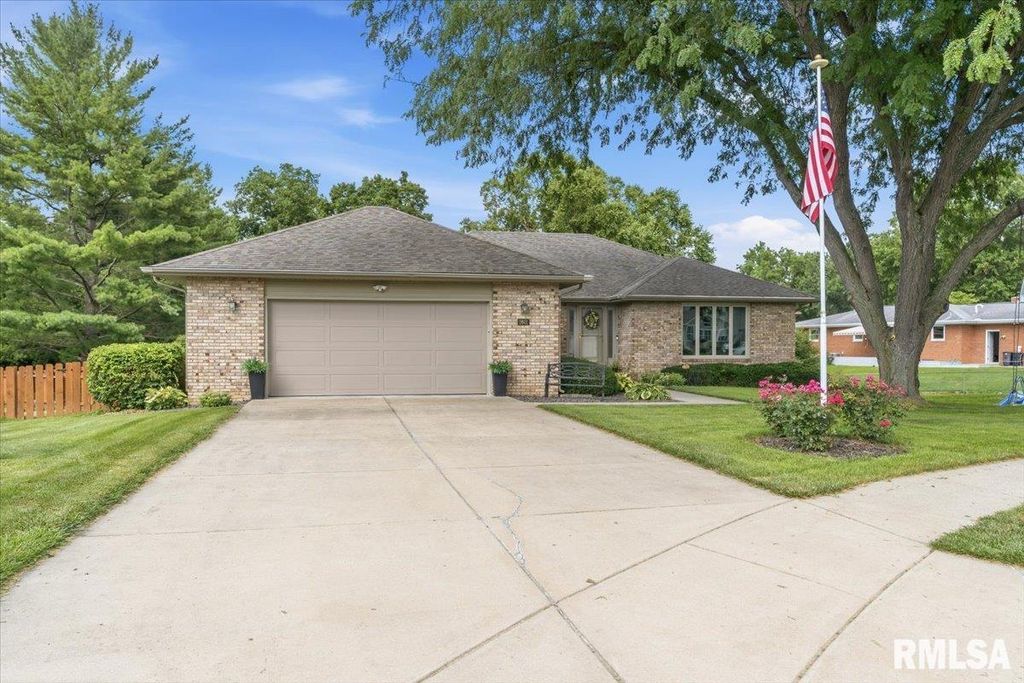 2601 Meadow Pointe Drive, Springfield, IL 62702