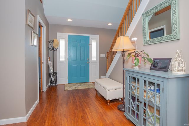 8910 Ridge View Lane, Mount Vernon, IN 47620
