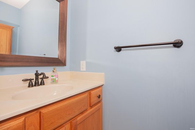 8910 Ridge View Lane, Mount Vernon, IN 47620