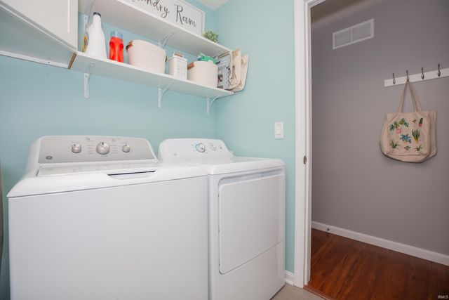 8910 Ridge View Lane, Mount Vernon, IN 47620