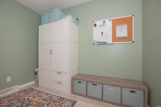 8910 Ridge View Lane, Mount Vernon, IN 47620