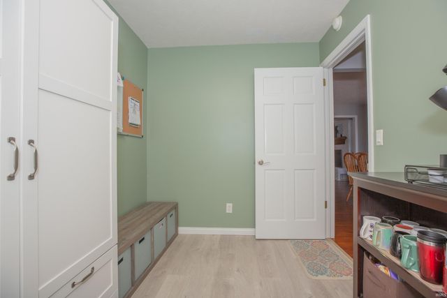 8910 Ridge View Lane, Mount Vernon, IN 47620