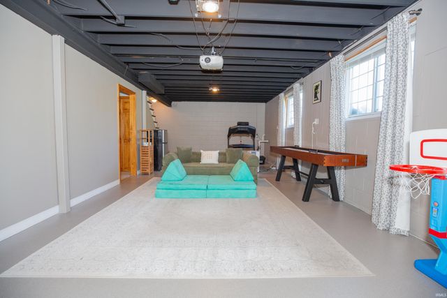 8910 Ridge View Lane, Mount Vernon, IN 47620