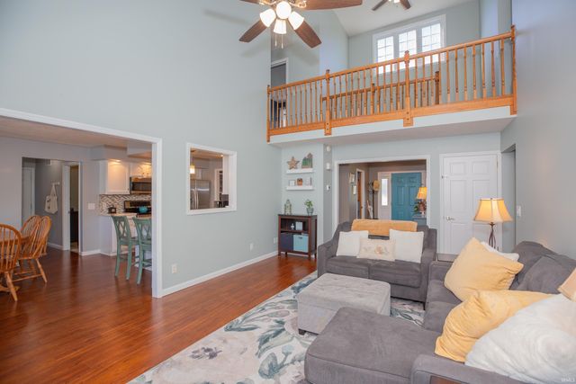 8910 Ridge View Lane, Mount Vernon, IN 47620