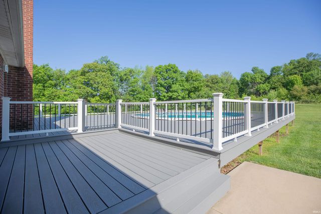 8910 Ridge View Lane, Mount Vernon, IN 47620