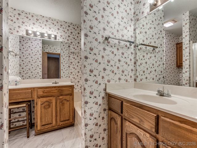 1509 S Cypress Avenue, Broken Arrow, OK 74012