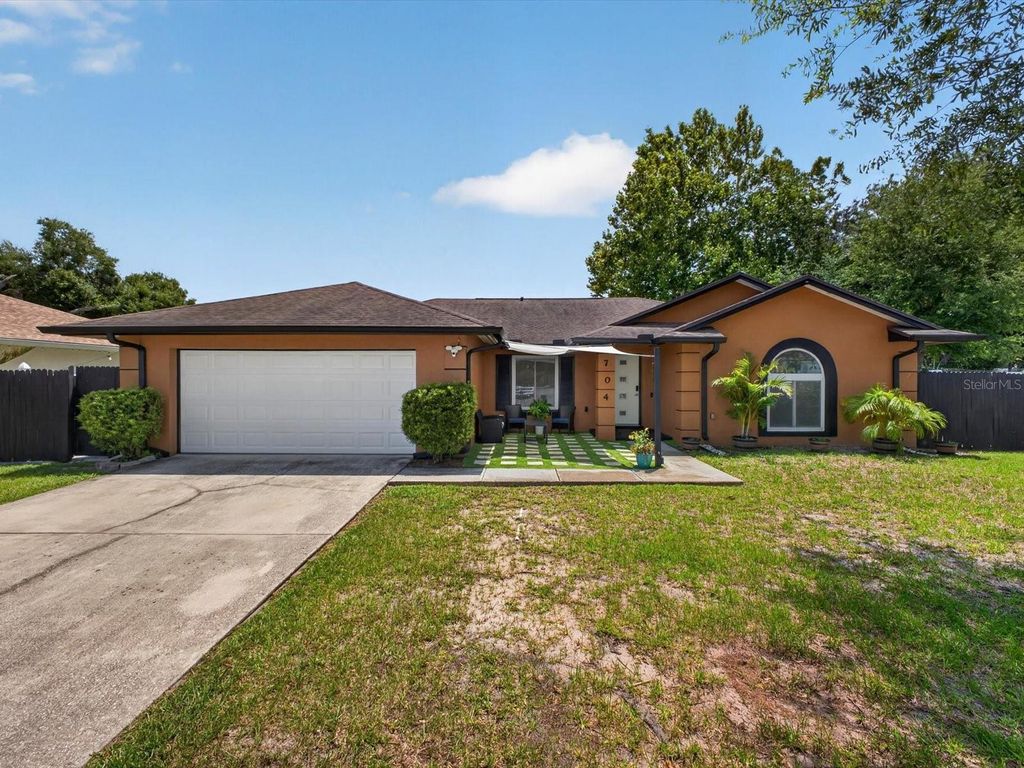 Image 2 of property listing at 2704 MUSCATELLO STREET, Orlando, FL 32837