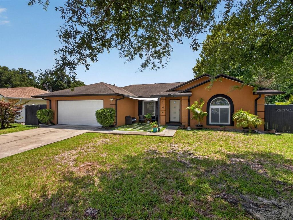 Image 3 of property listing at 2704 MUSCATELLO STREET, Orlando, FL 32837