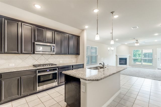 6214 Halton Dr, Aubrey, TX 76227