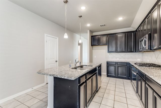 6214 Halton Dr, Aubrey, TX 76227