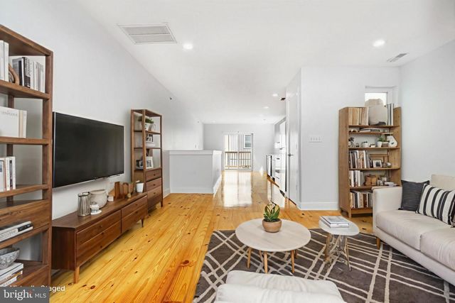 2127 CHRISTIAN ST, Philadelphia, PA 19146