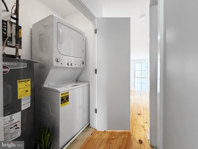 2127 CHRISTIAN ST, Philadelphia, PA 19146