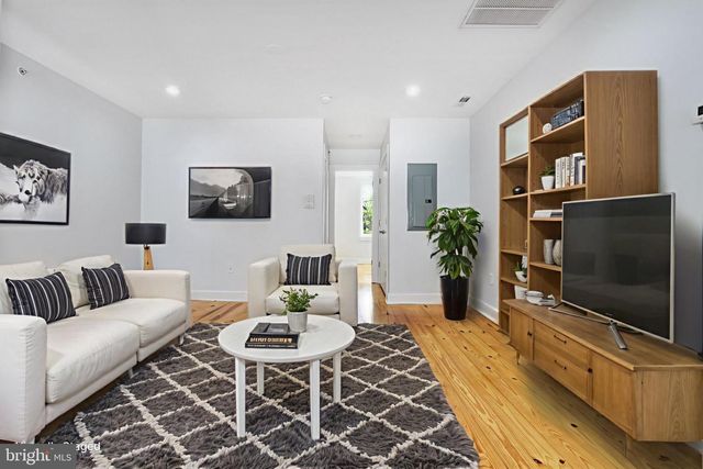 2127 CHRISTIAN ST, Philadelphia, PA 19146