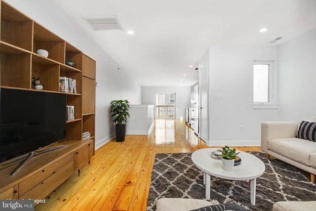 2127 CHRISTIAN ST, Philadelphia, PA 19146