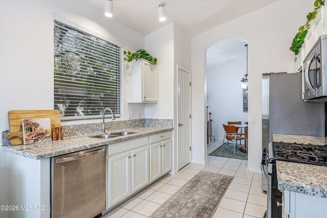 12929 N Meadview Way, Oro Valley, AZ 85755