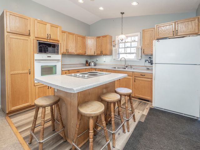 11915 Lakeway Street, Plainwell, MI 49080