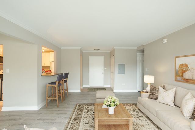 4250 W Lake Avenue 105C, Glenview, IL 60026