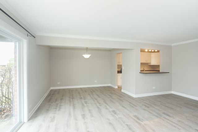 4250 W Lake Avenue 105C, Glenview, IL 60026