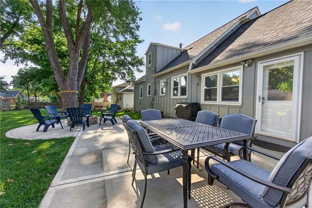 7721 W 96th Terrace, Overland Park, KS 66212